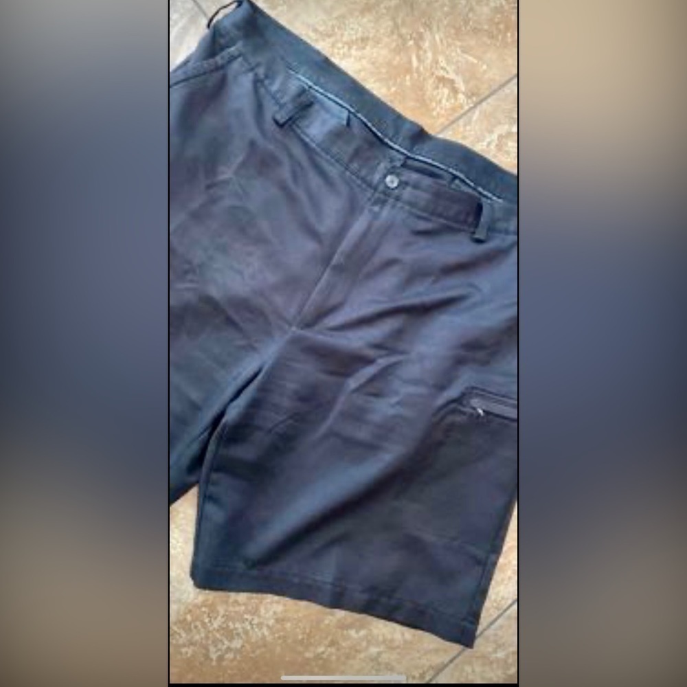 IZOD Golf Men's Performance Flat Front Shorts Size 40
